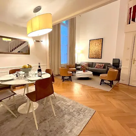 Apartment Pierre Charron C Paris