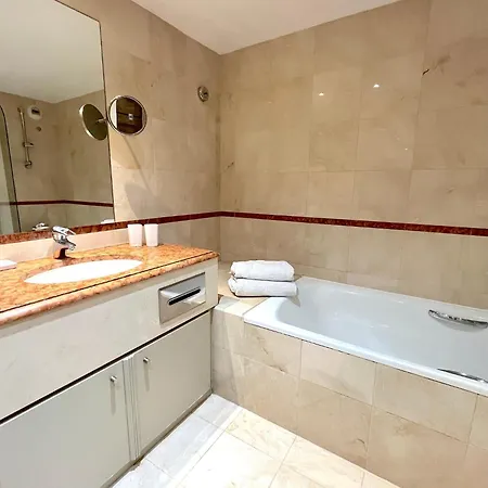 Pierre Charron C Apartment