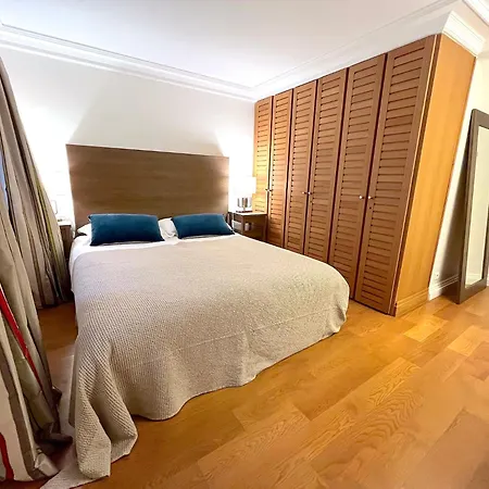Pierre Charron C Apartment *