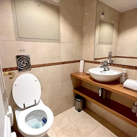 Apartment Pierre Charron C